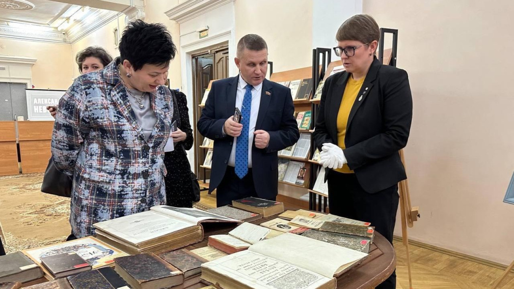 На площадке Брянской областной научной универсальной библиотеки имени Ф.И. Тютчева в рамках Всероссийской акции «Ночь искусств» проходят тематические мероприятия