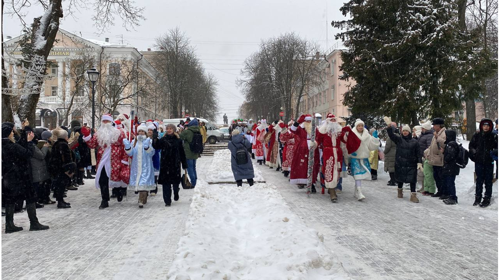 В Брянске в Круглом сквере торжественно открыли главную городскую ёлку