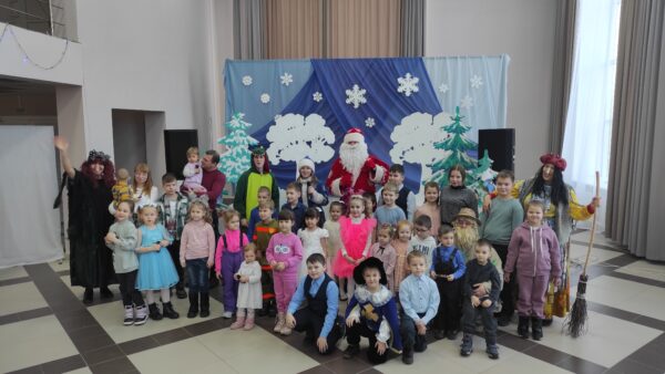 На Брянщине театрализованное представление провели артисты Трубчевского РДК для маленьких трубчан и их родителей