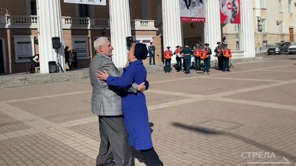 В Брянске на Театральной площади прошел праздничный концерт