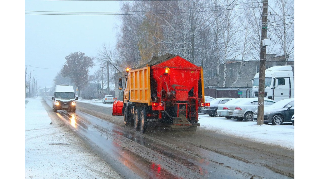 За ночь на улицы Брянска высыпали 280 кубометров пескосмеси