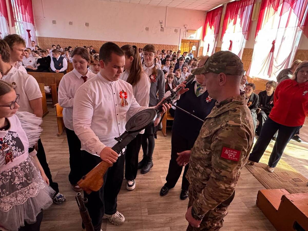 Бойцы «БАРС-Брянск» провели патриотическую встречу с карачевскими школьниками
