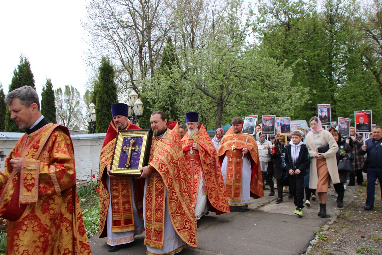 Торжественная литургия в память ло погибших прошла в Почепском храме Воскресения Христова