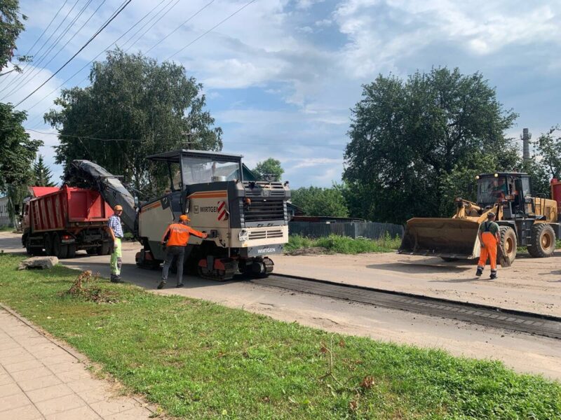В Стародубе Брянской области капитально ремонтируют дорогу на центральной улице