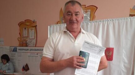 Житель Почепа Сергей Лопатин  первым проголосовал на своем избирательном участке