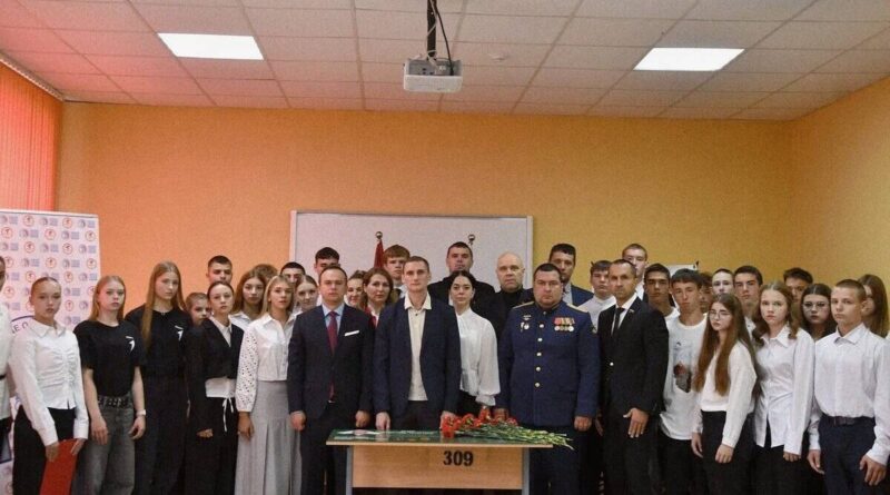 Участник программы «Брянские Герои» открыл «Парту Героя»