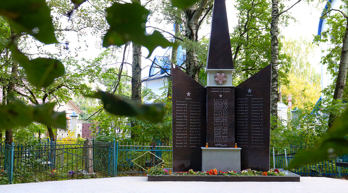 В Фокинском районе открыли обновлённый памятник