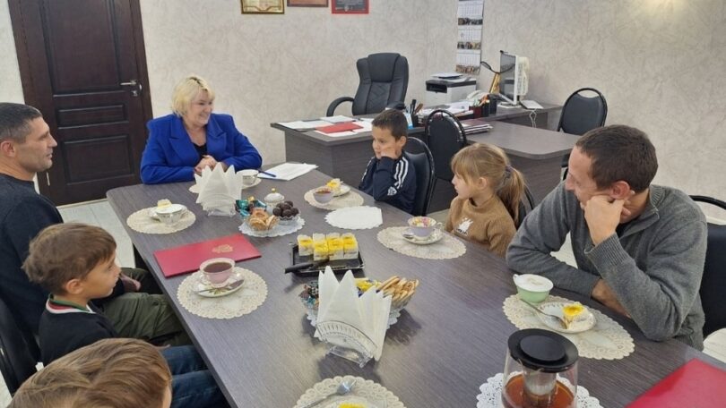 В Бежицком районе Брянска поздравили отцов-одиночек