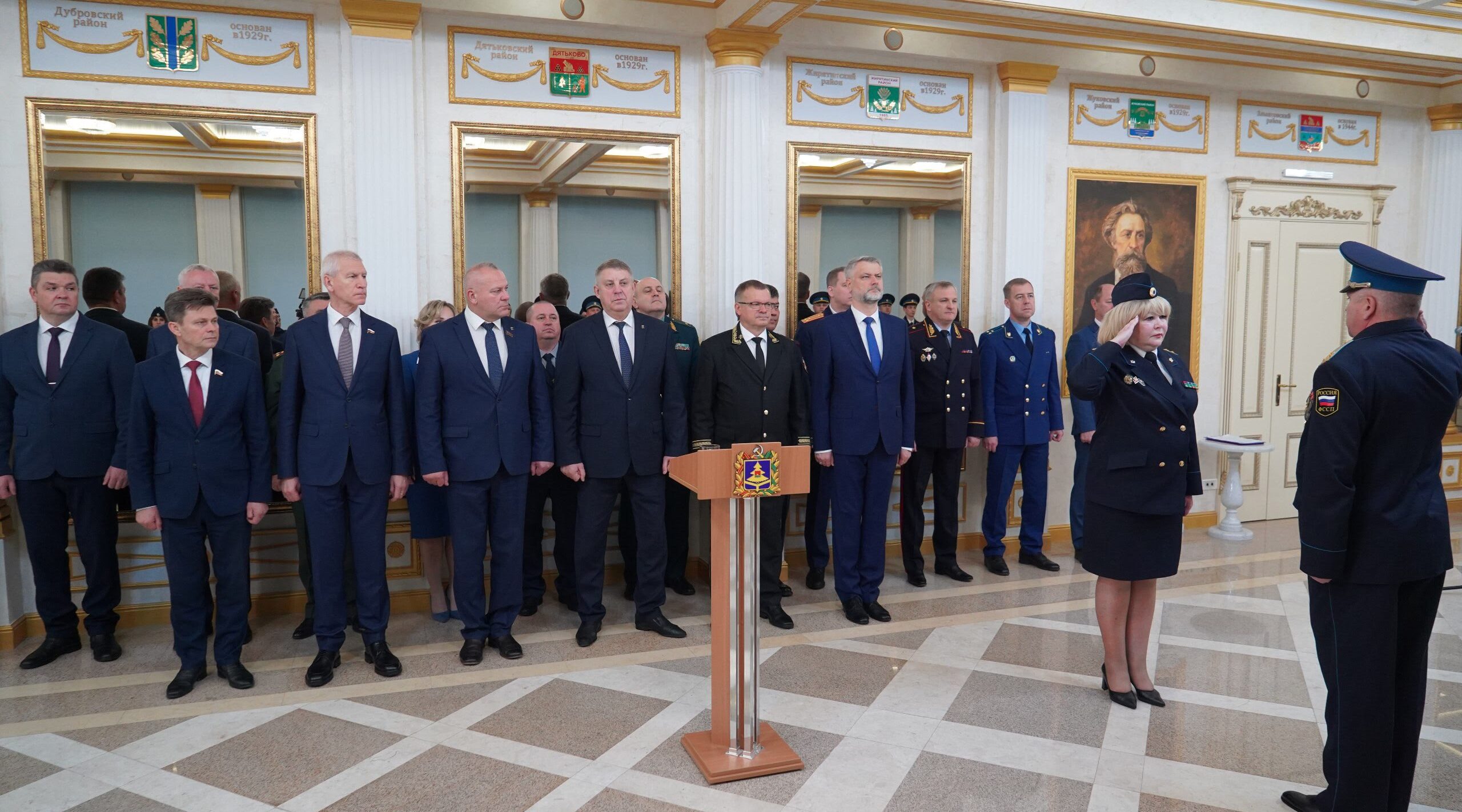 Губернатор Брянской области поздравил судебных приставов с профессиональным праздником