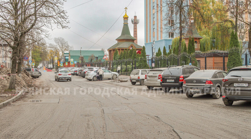 На улице Камозина убрали старый асфальт