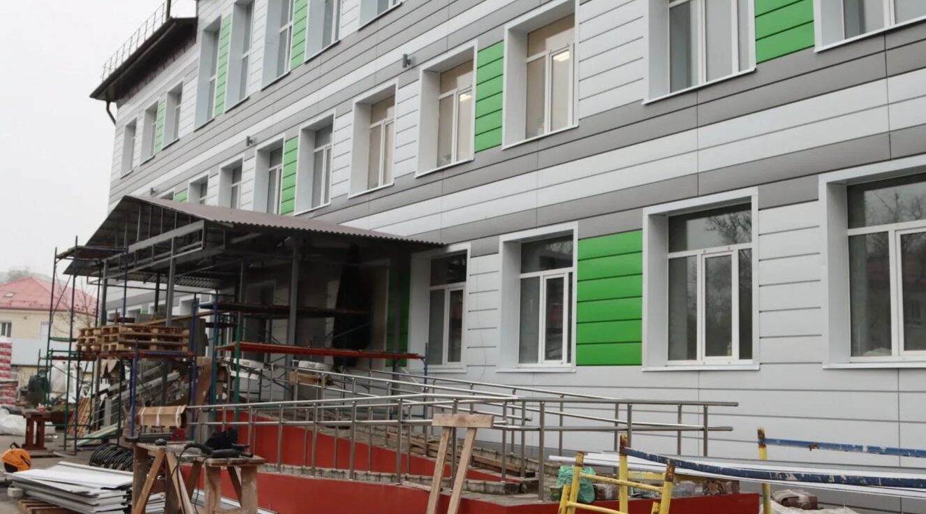 В брянской школе № 42 отремонтировали два этажа