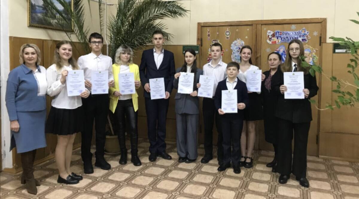 В Брасовском районе вручили именные стипендии десяти одарённым школьникам