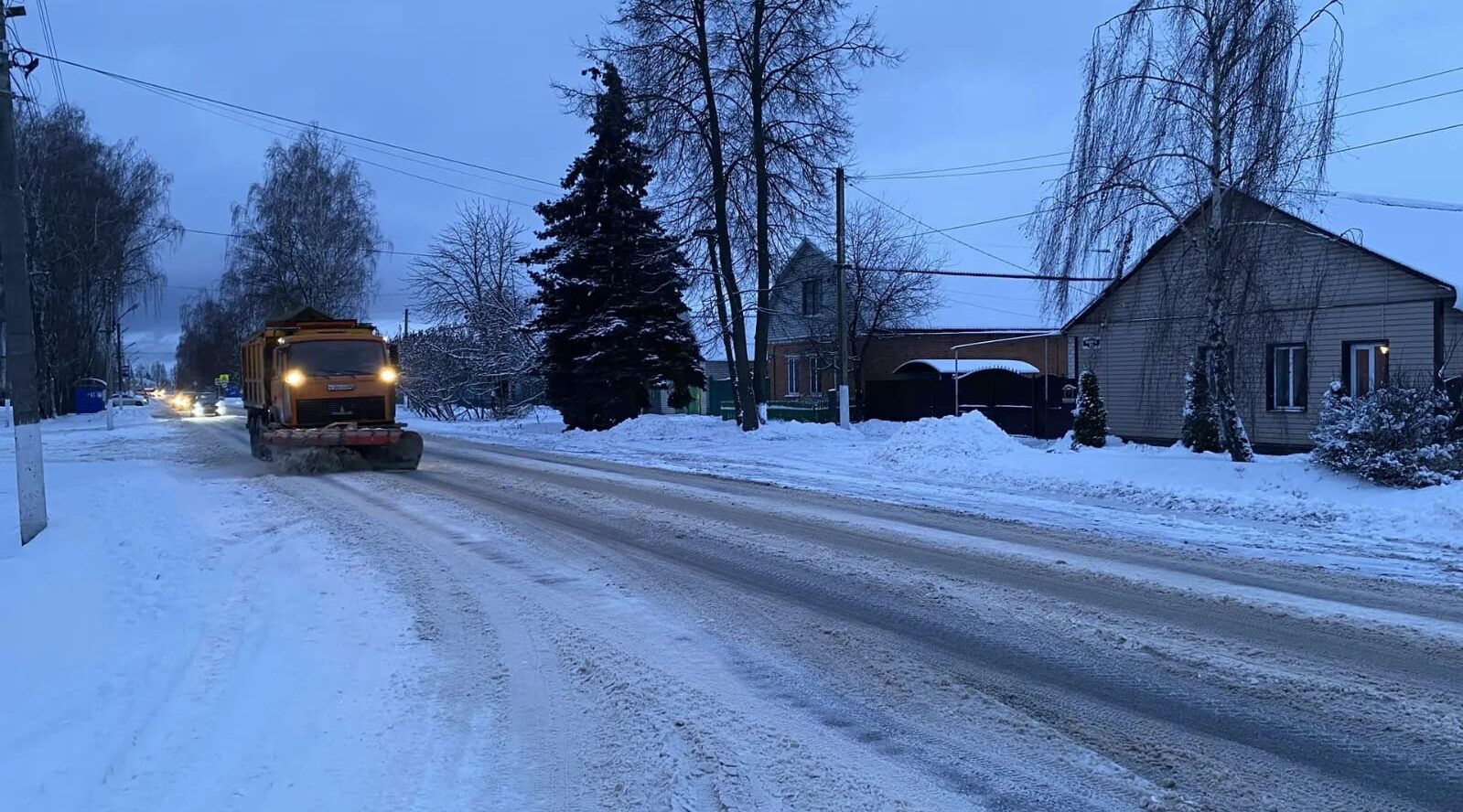 В Почепском районе борются с последствиями снегопада