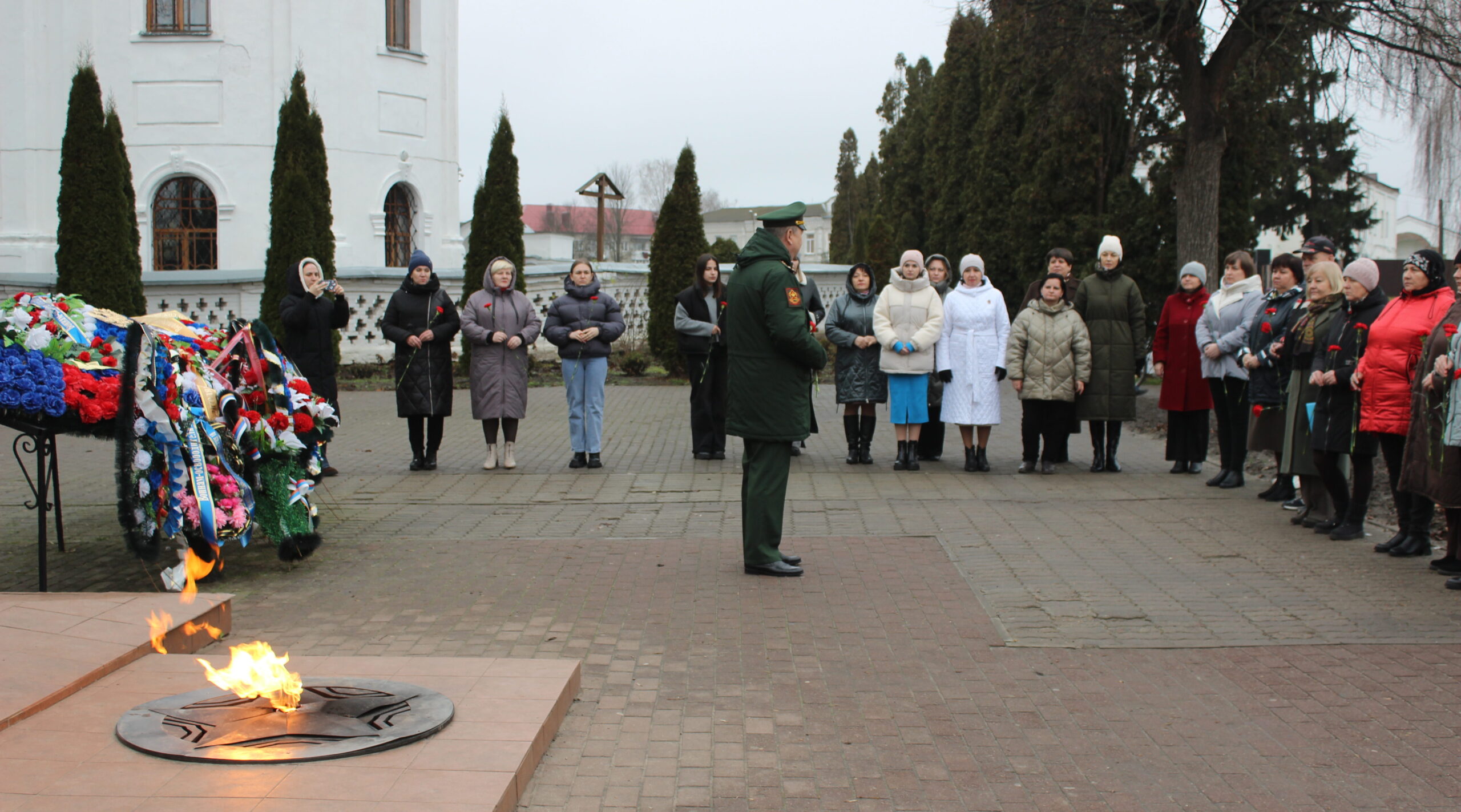 Торжественная церемония возложения цветов в честь Дня Неизвестного Солдата- в Почепе