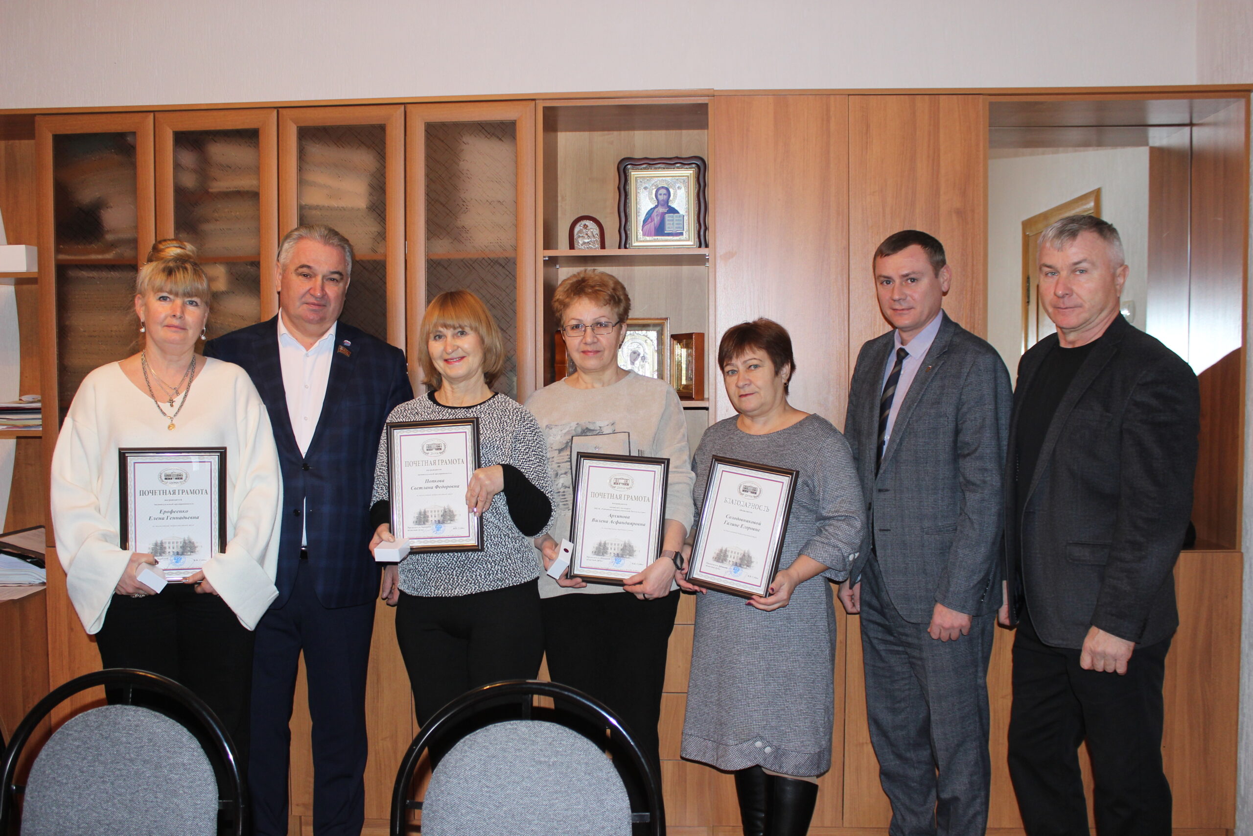 Почетные грамоты- за многолетний труд