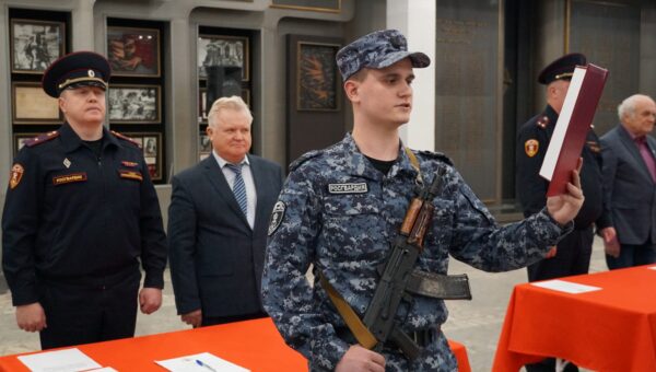 Сотрудники Росгвардии приняли присягу в Брянске