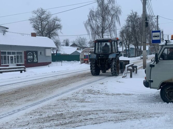 В Стародубском округе и г. Сельцо спецтехника задействована на уборке снега