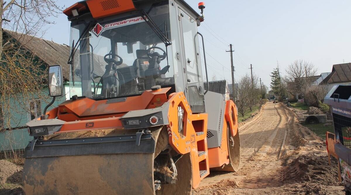 В Карачевском районе в 2025 году обновили ряд дорог