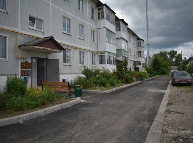 Шесть дворовых территорий благоустроенны в 2025 году в Клетнянском районе