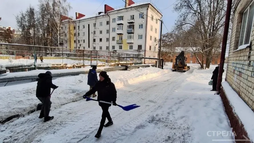 В брянском Шибенце проводят уборку дворов