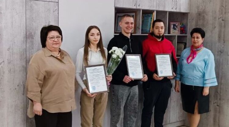 В Клинцовском районе детям-сиротам  вручили сертификаты на жилье