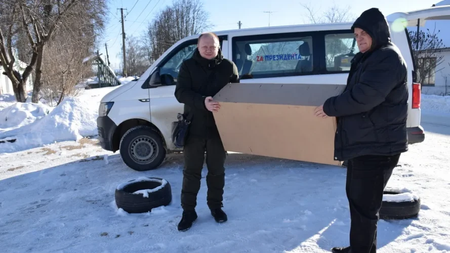 На Брянщине в рамках акции «Елка желаний» мальчику из Климово вручили велосипед