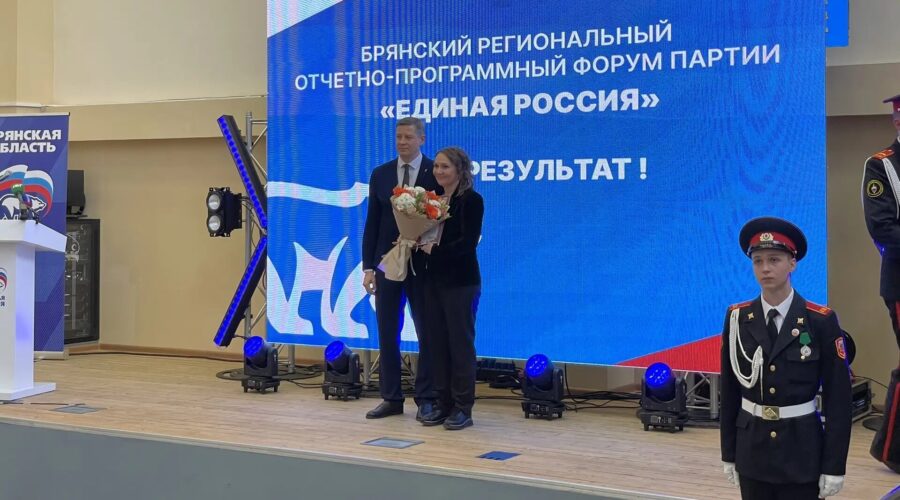 На Брянщине врио Губернатора Егор Ковальчук вручил награды членам и сторонникам Партии