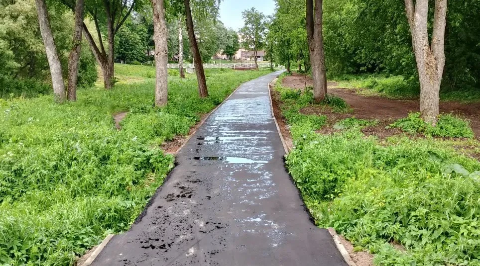 В Почепе уже треть длины велопешеходной дорожки покрыта асфальтом