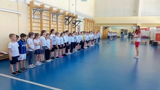 Школьники Брянска выполняют нормативы ГТО