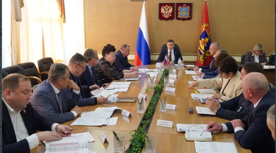 Егор Ковальчук с заместителями обсудили подготовку к оздоровительной кампании