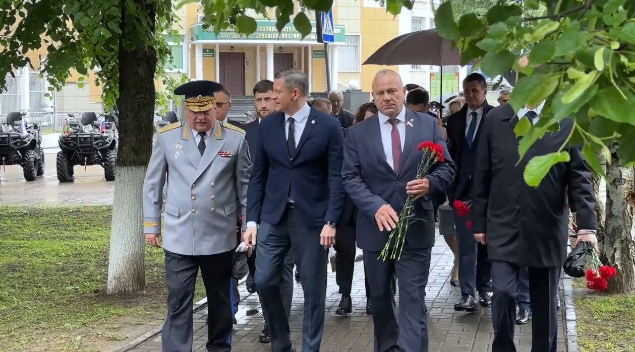 В Брянске открыли памятный знак в честь пограничников
