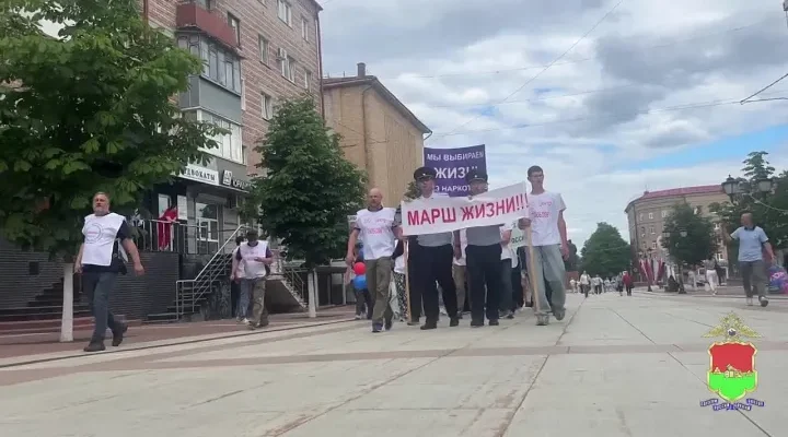 Сегодня в Брянске полицейские провели антинаркотическую акцию «Марш жизни»