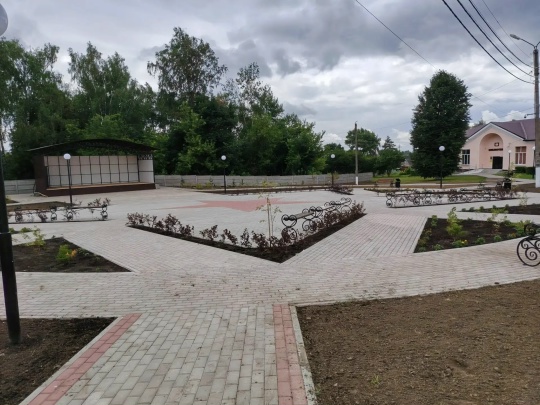 На Брянщине в поселке Выгоничи завершили 4-й этап благоустройства Аллеи Славы