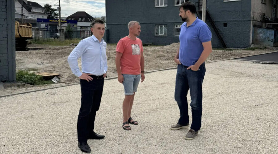 В Брянске «умную» спортивную площадку покроют асфальтом