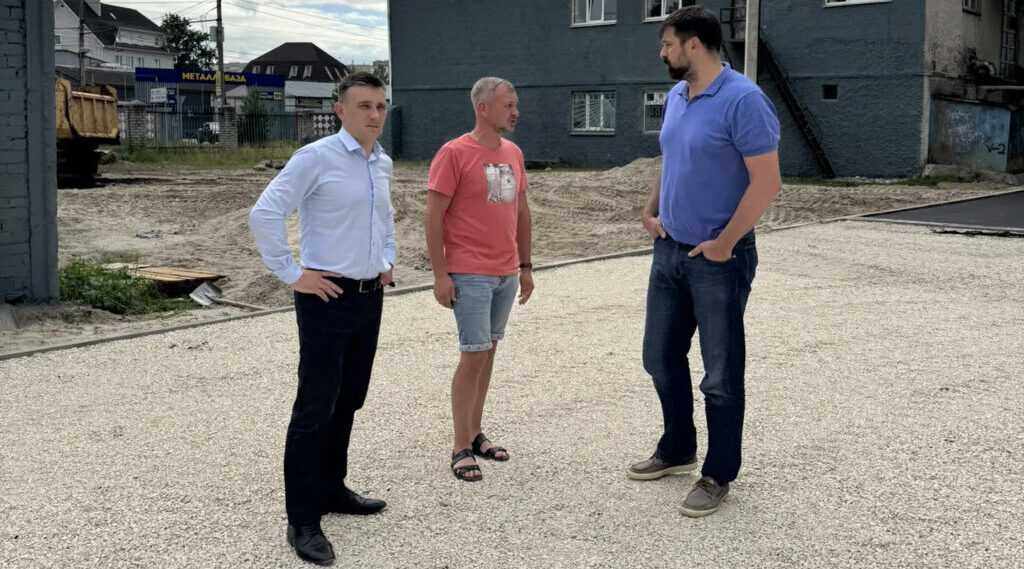 В Брянске «умную» спортивную площадку покроют асфальтом