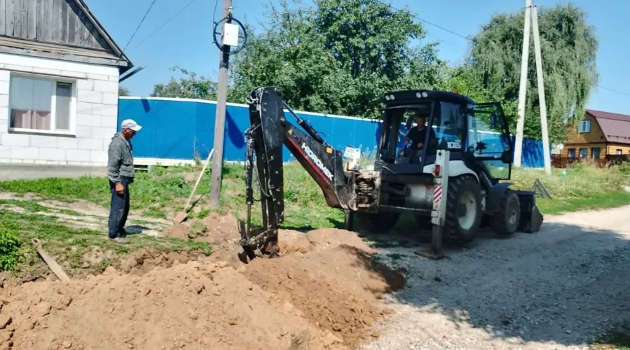 В Почепе на улице Нагорная обновляются водопроводные сети