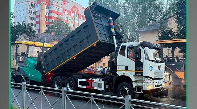 В Брянске продолжается капитальный ремонт участка автодороги по улице Советской
