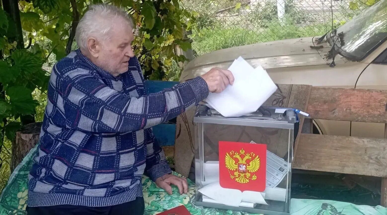 В Почепском районе продолжается досрочное голосование на дому