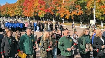 В Брянске на Кургане Бессмертия состоялось мероприятие «Земля памяти»