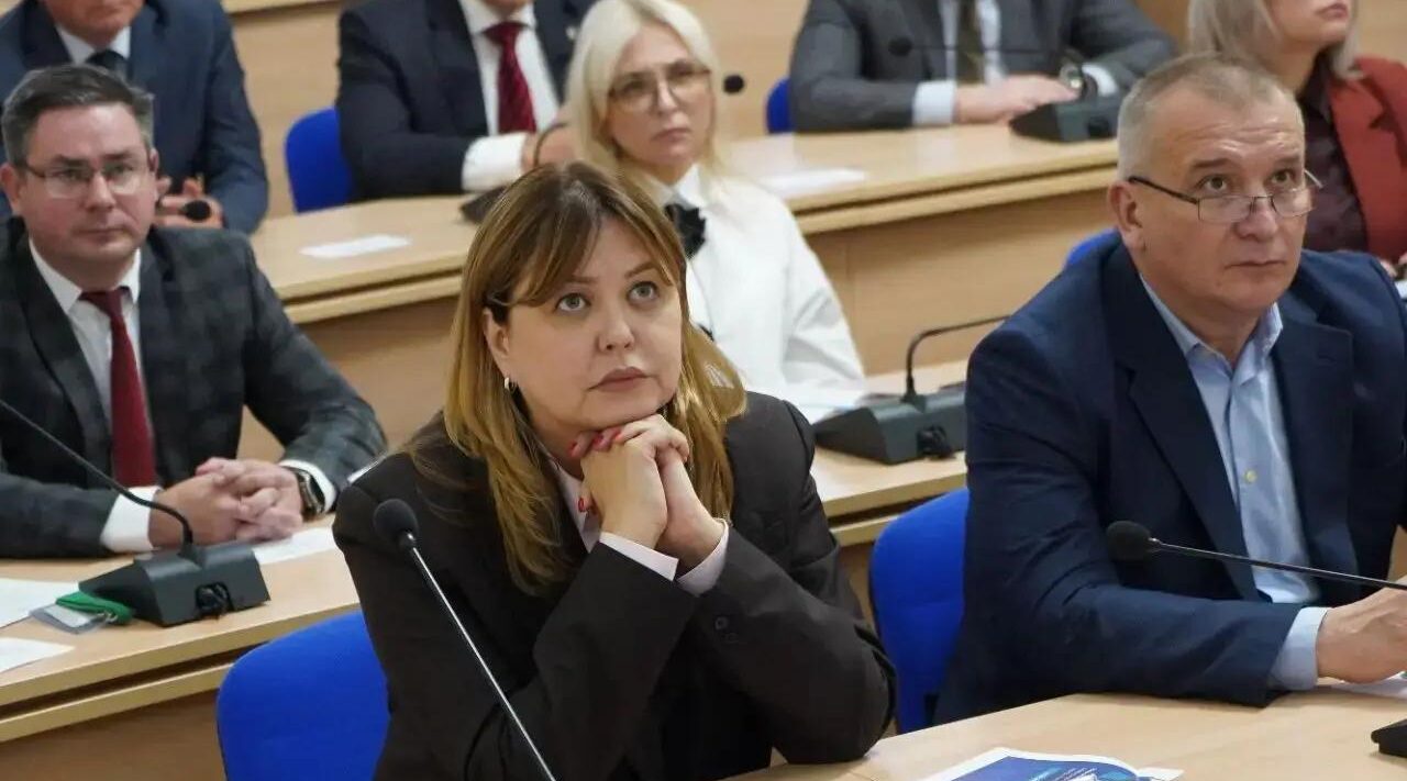 Губернатор Брянской области Егор Ковальчук представил врио Губернатора Анну Петровну Уголкову