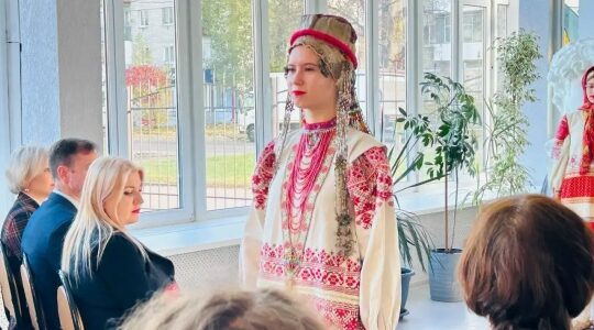 В Брянском областном колледже искусств представили традиционных брянские костюмы