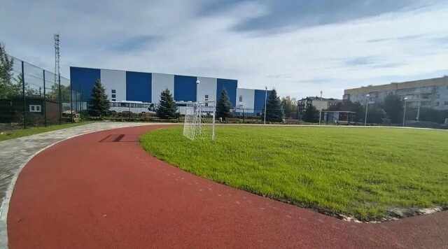 В Трубчевске Брянской области активно продолжаются работы по благоустройству спортплощадки