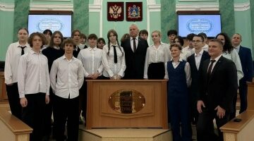 Школьники побывали в Брянской областной Думе и Брянском сыродельном заводе